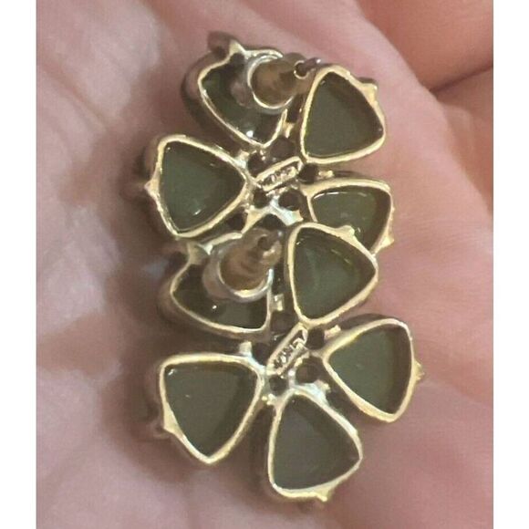 Gorgeous Vintage Signed MONET Emerald Green Floral Goldtone Earrings~EUC~ - Picture 2 of 2